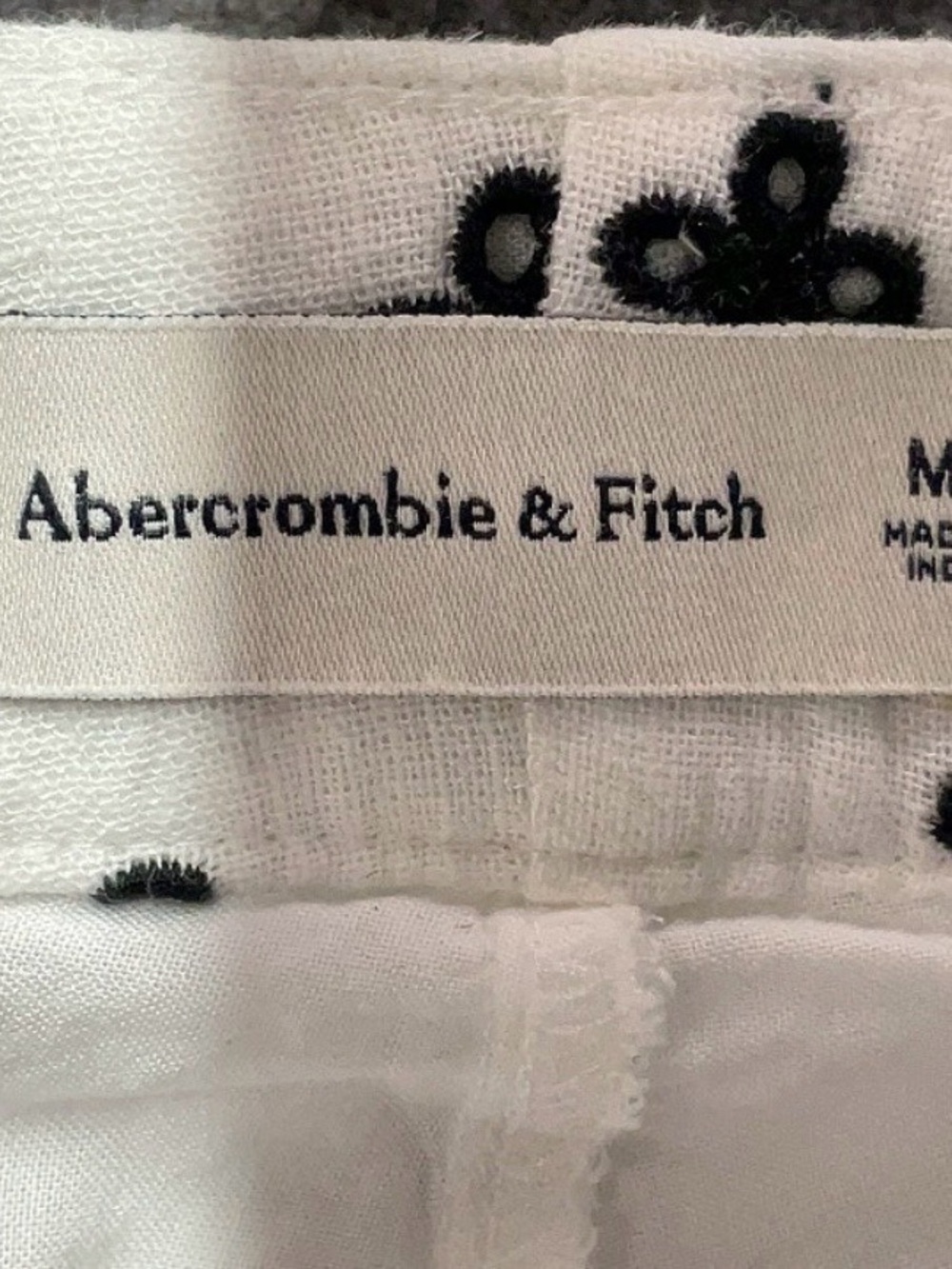 Abercrombie & Fitch White High-Waist Eyelet Shorts with Black Trim - Picture 3 of 3